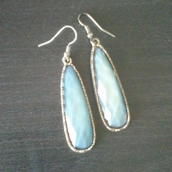 🎉 Bundle 3 for $15 🎉 Gorgeous Light Blue Faceted cut Tear Drop Earrings - Picture 1 of 4